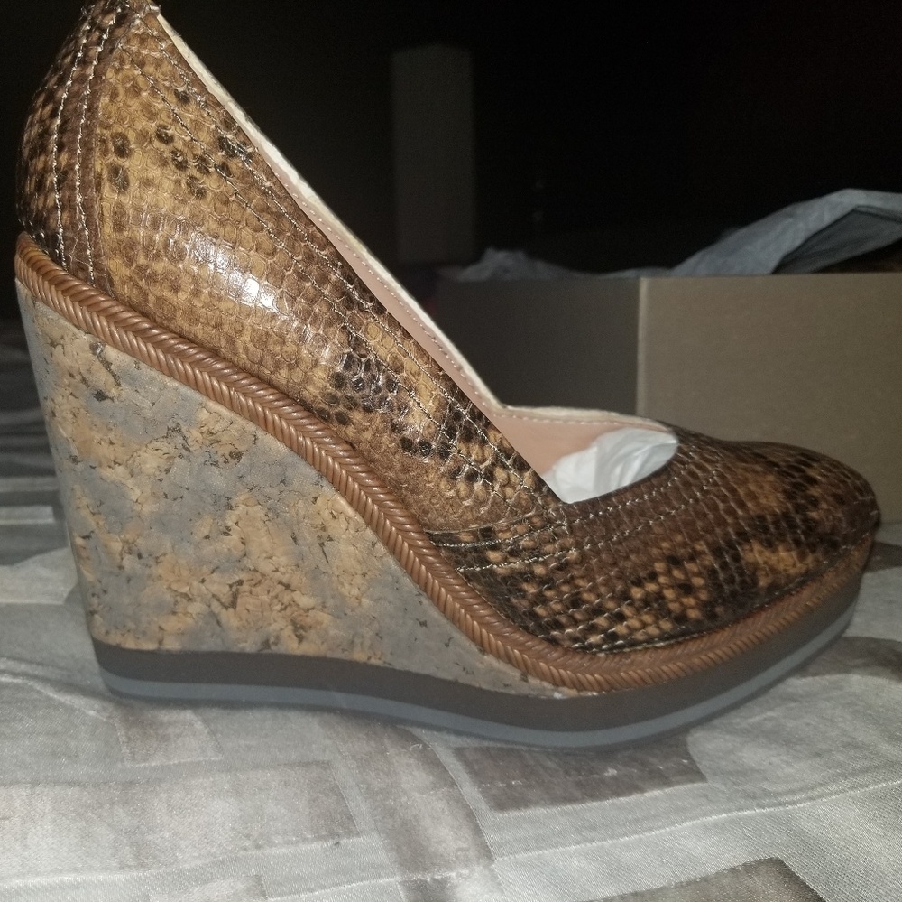 Bacio 61 Grotto java wedge shoes